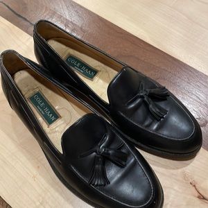 Cole Hahn mens dress loafers with tassels.  Good condition sz 12 m